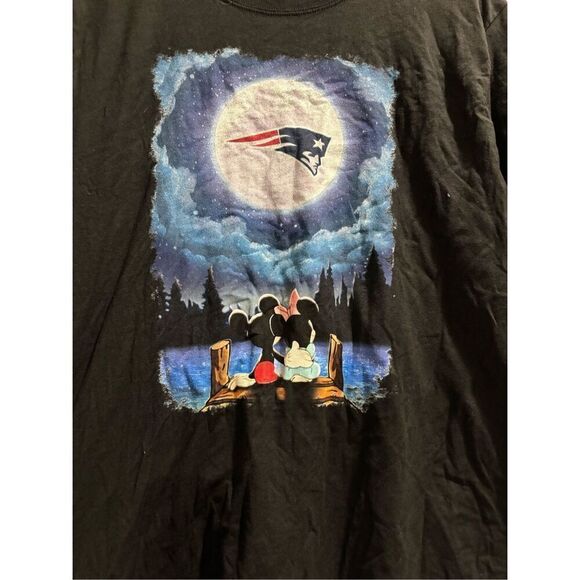 Disney Patriots Women's V-neck T-shirt size 2XL - Picture 2 of 2